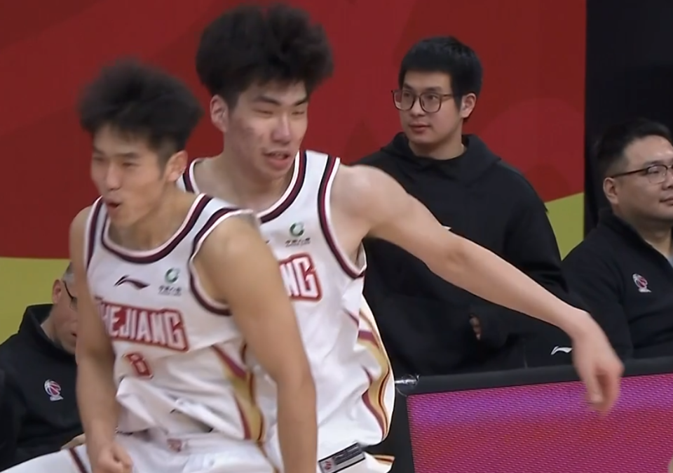 冲刺阶段迈阿密热火复出首秀——CBA季后赛节点到来，更衣室稳定，临场指挥获称赞的简单介绍